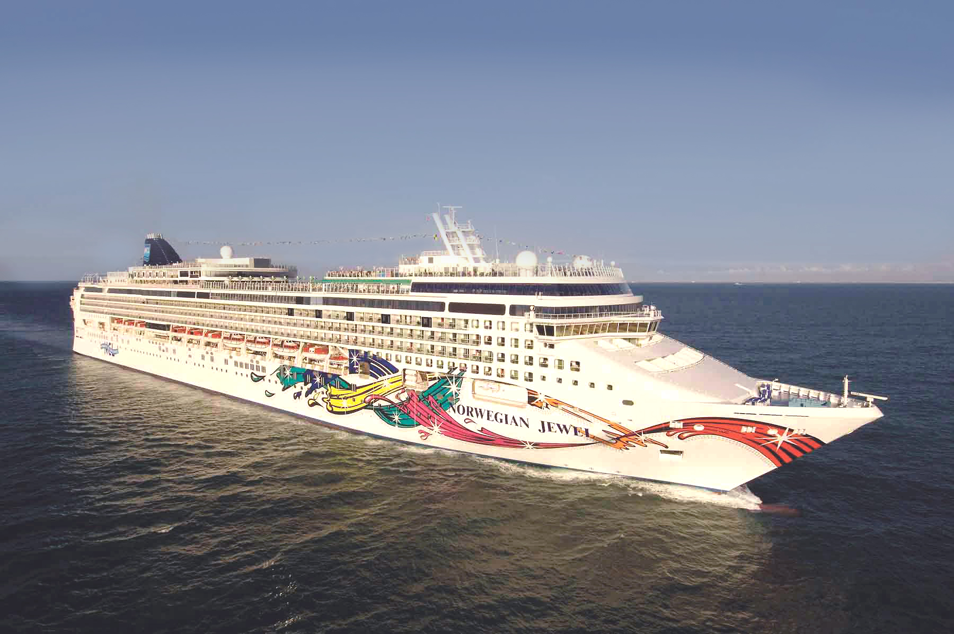 Xl Norwegian Jewel Ship At Sea