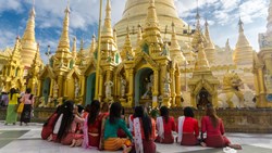 Xl Burma Yangon Shwedagon Pagoda Women Pray Buddha Statue Myanmar