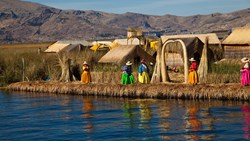 XL Peru Titicaca Lake Floating Tourist Island Puno Uros