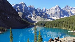 XL Canada Beautiful Moraine Lake In Banff National Park, Alberta