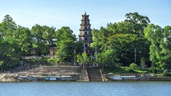 XL Vietnam Hue Thien Mu Pagoda