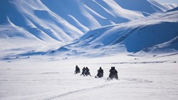 Xl Svalbard Snowmobile Tour Group Mountains