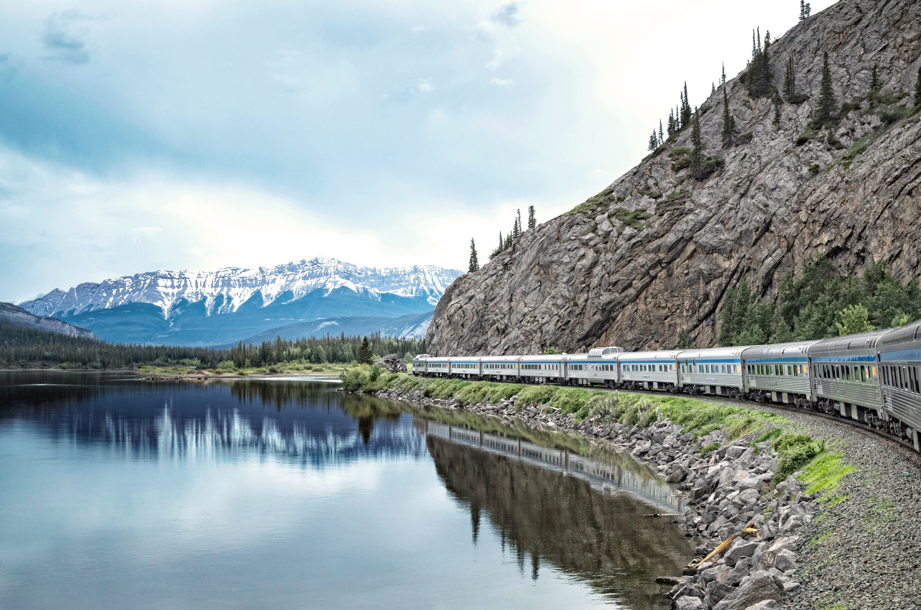 Xl Canada The Canadian Train Canadian Rockies In Background