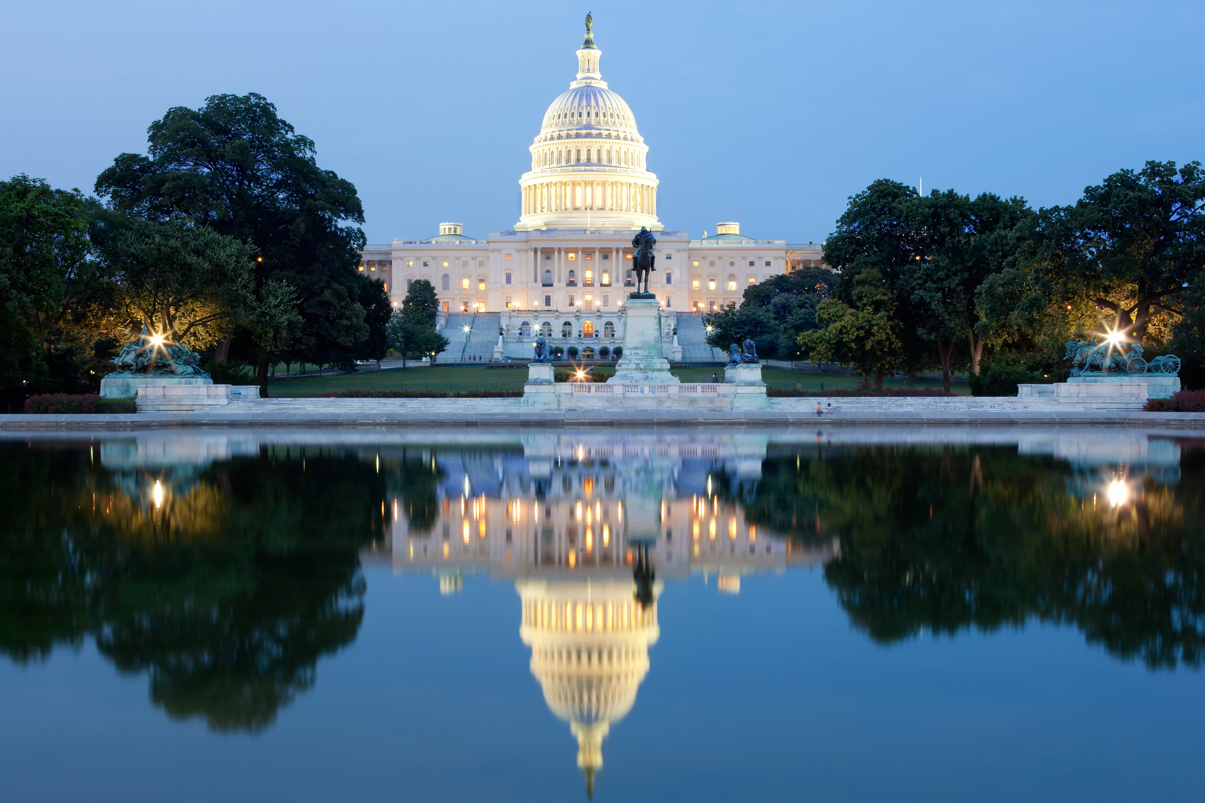 Xl USA Washington DC The United States Capitol Building Evening