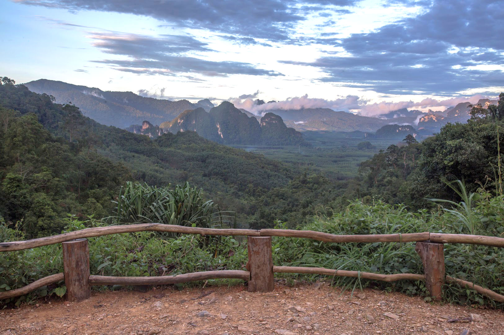 XL Thailand Khao Sok Anurak Nature View Mountains
