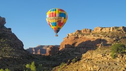 Xl Usa Utah Moab Hot Air Balloon Canyon Close Up Left Moabadventurecenter