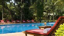 XL Argentina Puerto Iguazu Hotel Saint George Pool Area Sunbeds