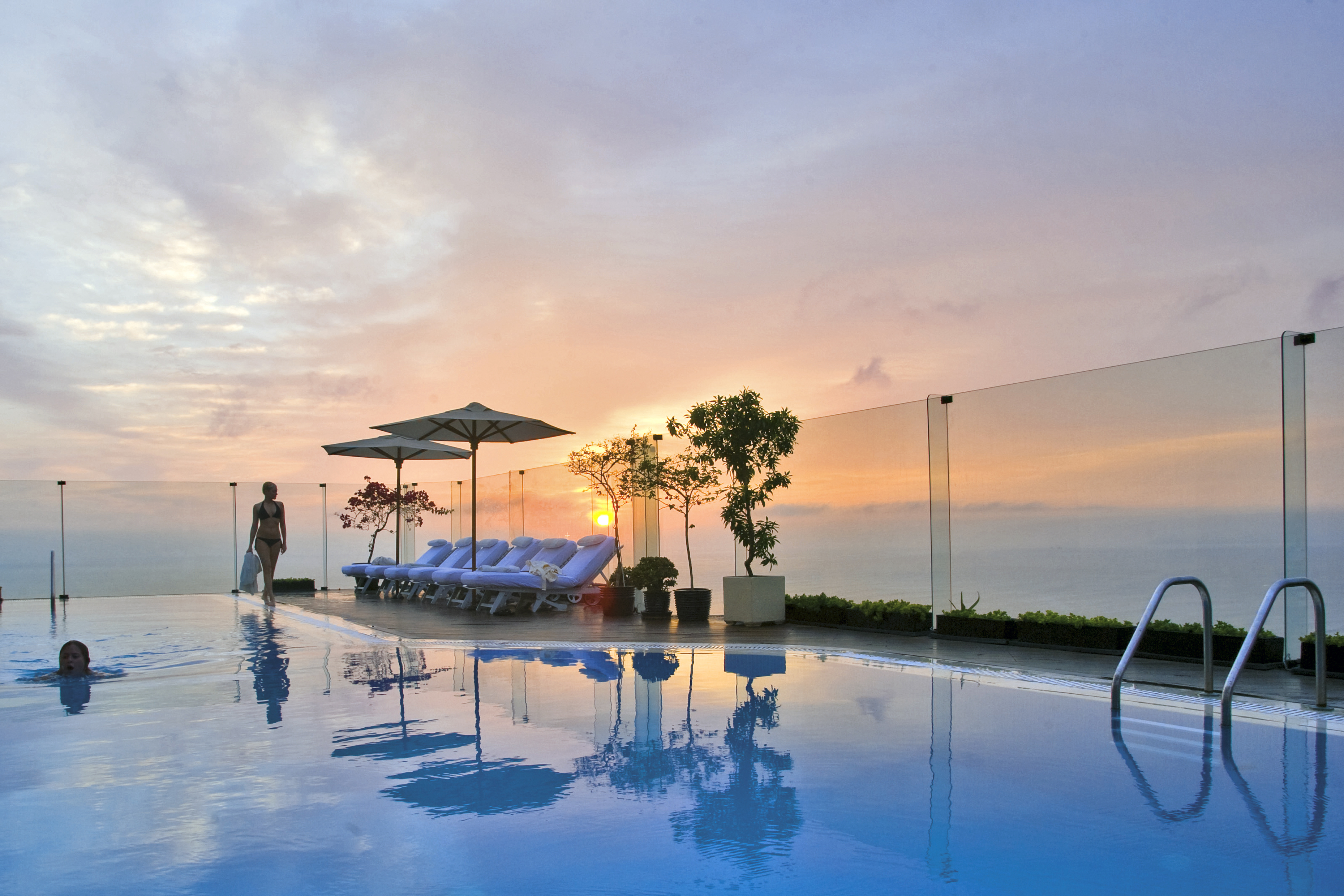 XL Peru Belmond Miraflores Park Lima Pool Night