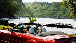 Xl Hawaii Car Convertible Couple View Mountains