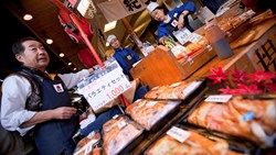 Xl Japan Tokyo Tsukiji Fishmarket Vendors
