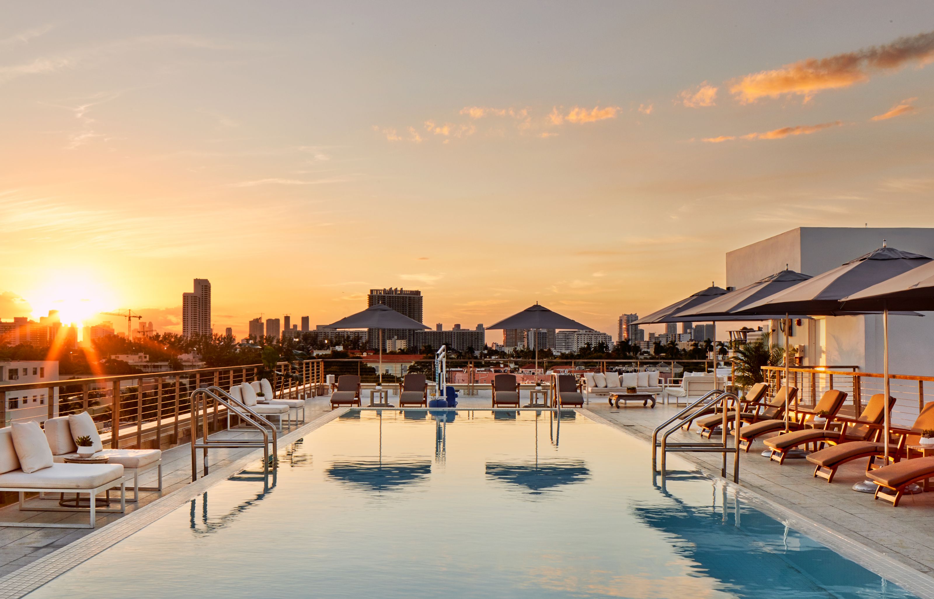 Xl USA Florida The Betsy South Beach Rooftop Pool Sunset