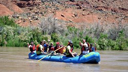 Xl Usa Utah Moab River Rafting Family Fisher Towers Calm Water Boat ADRIFT