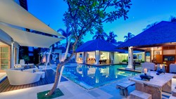 XL Bali Seminyak Jajaliluna Villa At Dusk