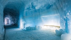 Xl Iceland Glacier Langjokul Tunnel Bench