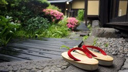 Xl Japan Ryokan Geta Wooden Shoes Path Garden