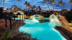 Xl Hawaii Hotel The Fairmont Kea Lani Maui Pool Lagoon Bridges Evening