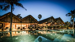 XL Cambodia Siem Reap Hotel Phum Baitang Pool At Night