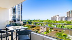Xl Hawaii Oahu Hotel Regency On Beachwalk Waikiki By Outrigger 2Bed Partial Oceanview
