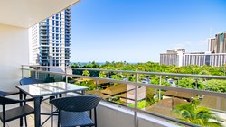 Xl Hawaii Oahu Hotel Regency On Beachwalk Waikiki By Outrigger 2Bed Partial Oceanview