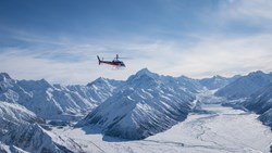Xl New Zealand Mt Cook National Park Tasman Glacier Helicopter In Air Over Valey