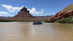 Xl USA Utah Colorado River Rafting Tag A Long View From River Rie