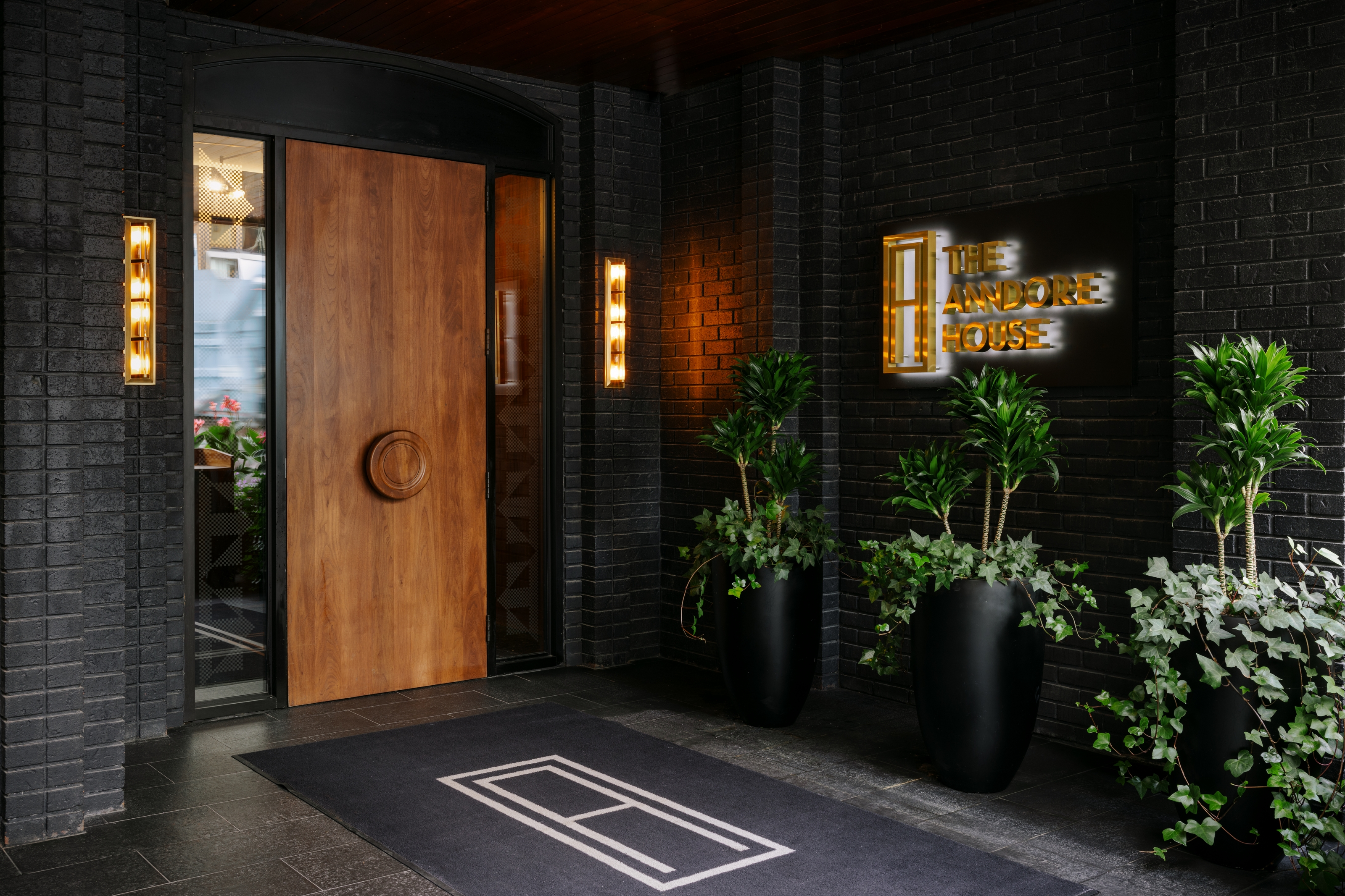 XL Canada Toronto The Anndore House Entrance