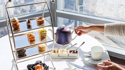 Xl Asia Dubai Burf Khalifa Atmosphere Restaurant Cake Woman Tea View