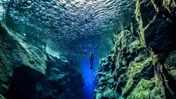 Xl Iceland Thingvellir Silfra Vertical Snorkeler