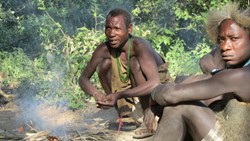 Xl Tanzania Ngorongoro Hadzabe Tribe Men At The Fire
