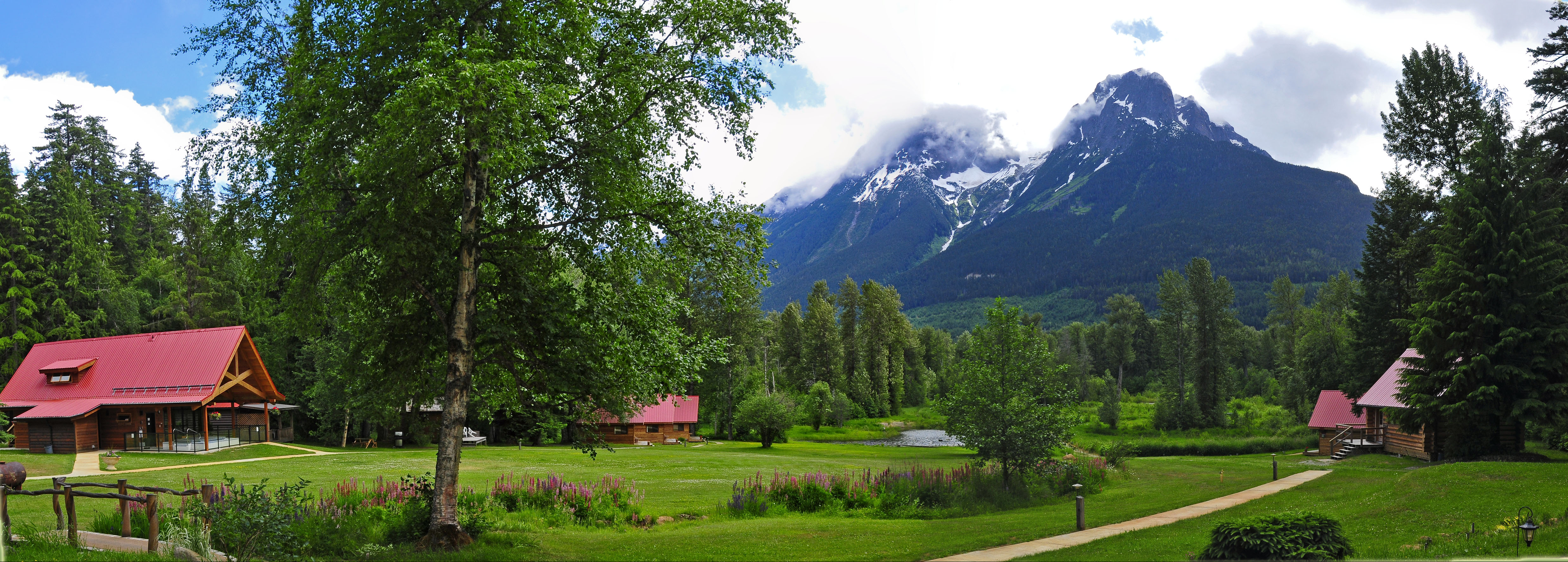 XL Canada Tweedsmuir Park Lodge Cabins View Photo Mike Wigle