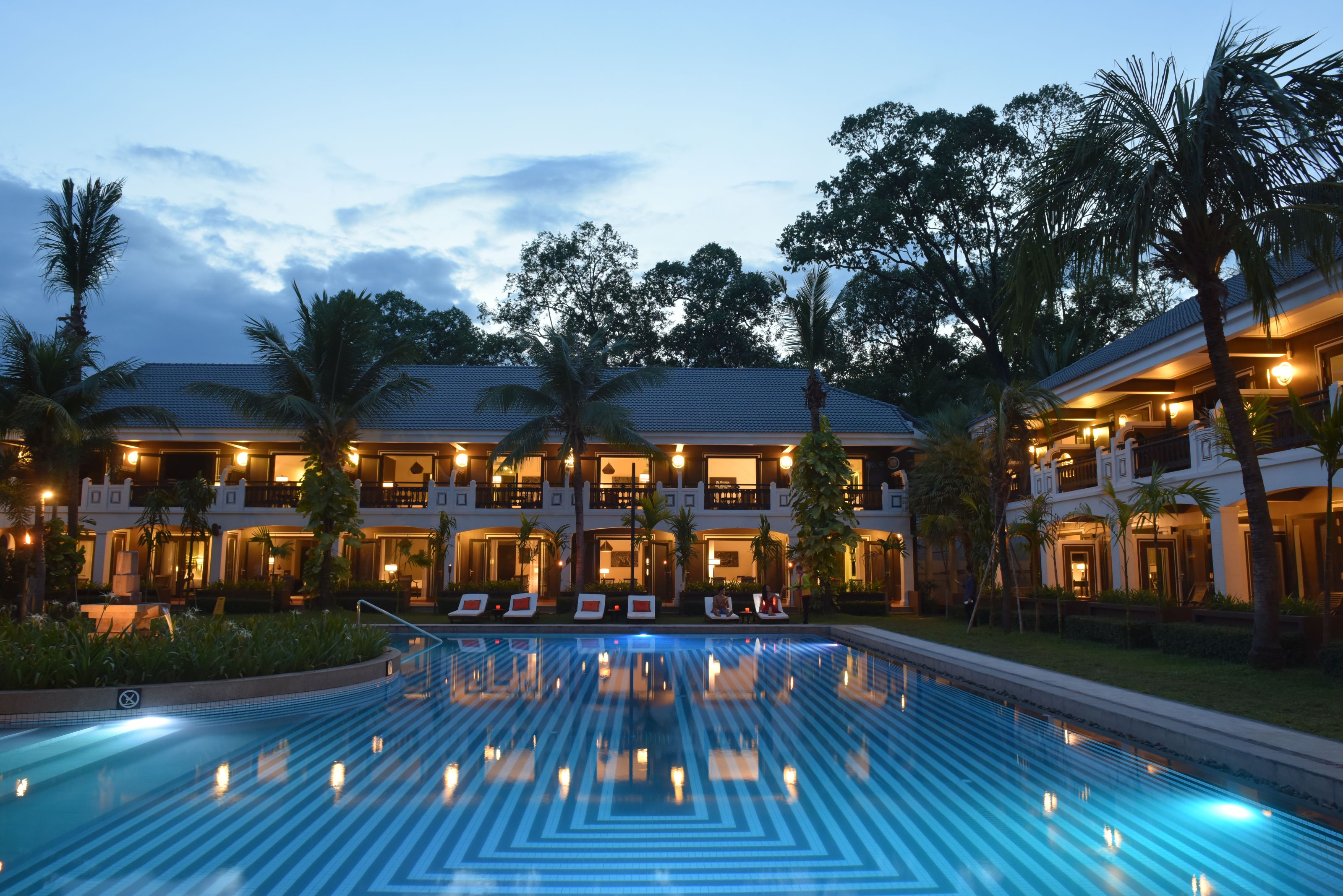 Xl Cambodia Shinta Mani Angkor Pool Evening