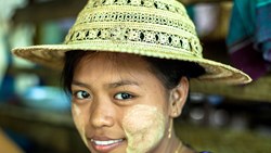 Xl Burma Bagan Jeep Safari Nyaung Gyi Village Local Woman Hat