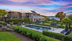 XL New Zealand Rotorua Black Swanblack Swan Exterior 5