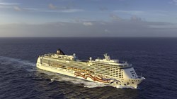 Xl Norwegian Pride Of America Ship At Sea