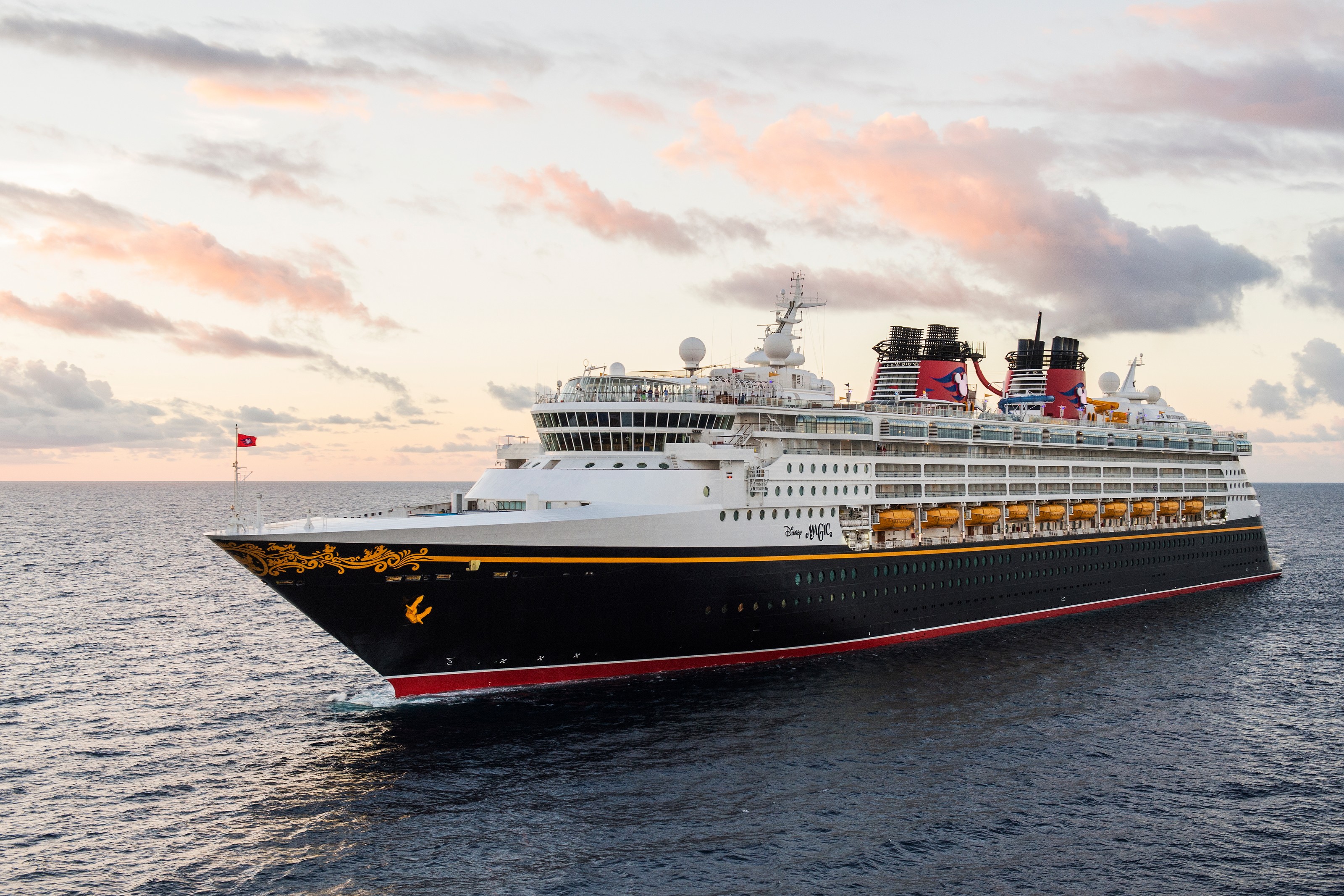 XL Disney Cruise Line Disney Magic Exterior