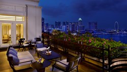 Xl Singapore The Fullerton Hotel Fullerton Suite Balcony Night
