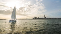Xl New Zealand Auckland Americas Cup Boat Sailing Skyline Fotojulian Apse