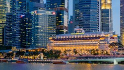 Xl Singapore The Fullerton Hotel Exterior Evening Cropped