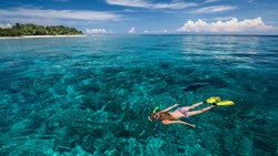 XL Snorkeling Girl Ocean Gili Trawangan Indonesia