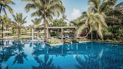 XL Mauritius Long Beach Pool