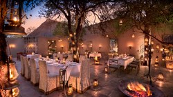 Xl Southafrica Lodge Andbeyond Ngala Safari Lodge Courtyard Dining Evening