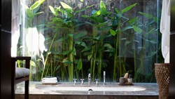 XL Bali REVIVO Wellness Resort Bathroom