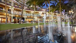 Xl Hawaii Oahu Hotel Embassy Suites Waikiki Beach Walk Fountain