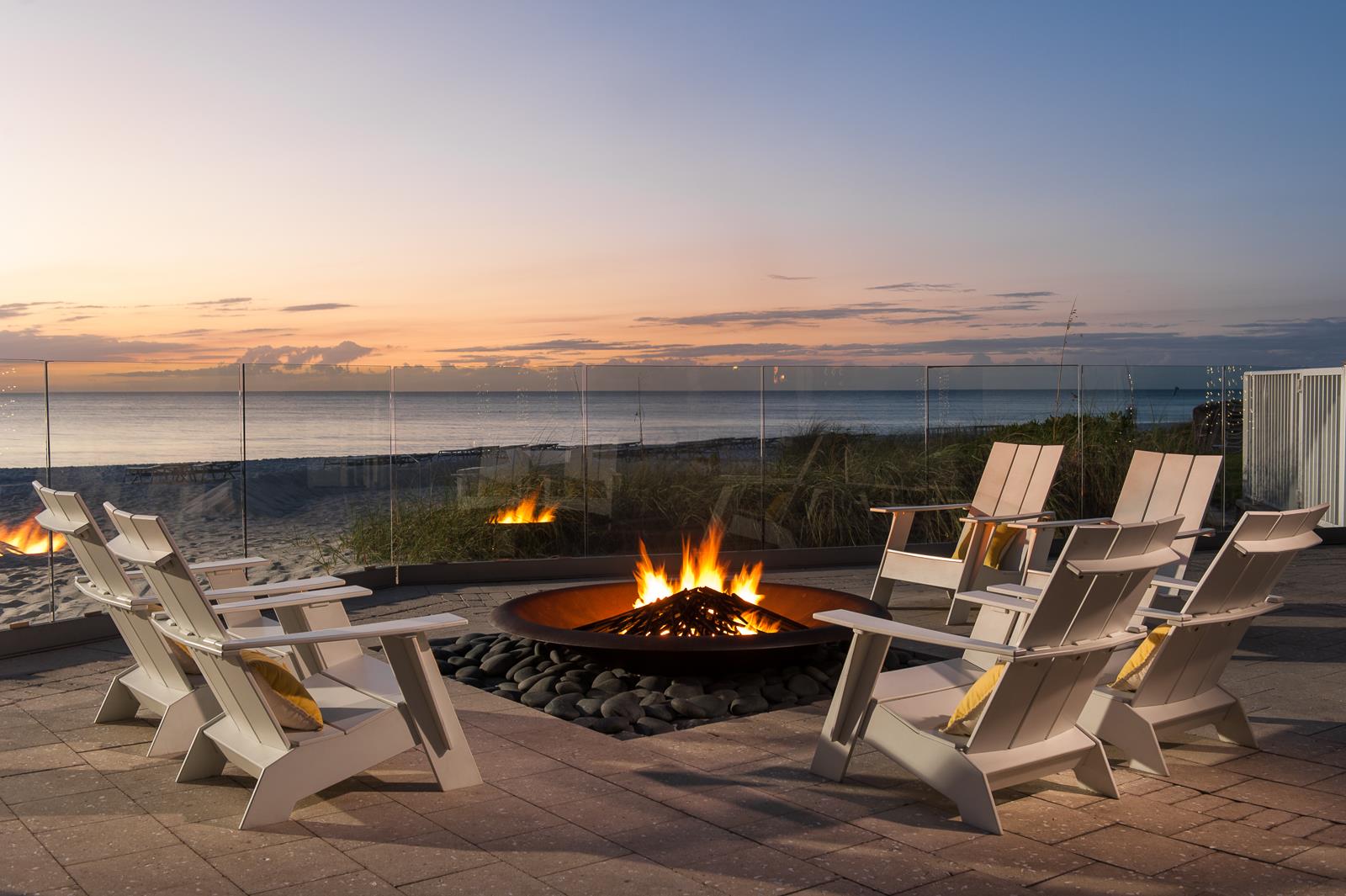 Xl Usa Florida Naples Edgewater Beach Hotel Fire Pit Sunset