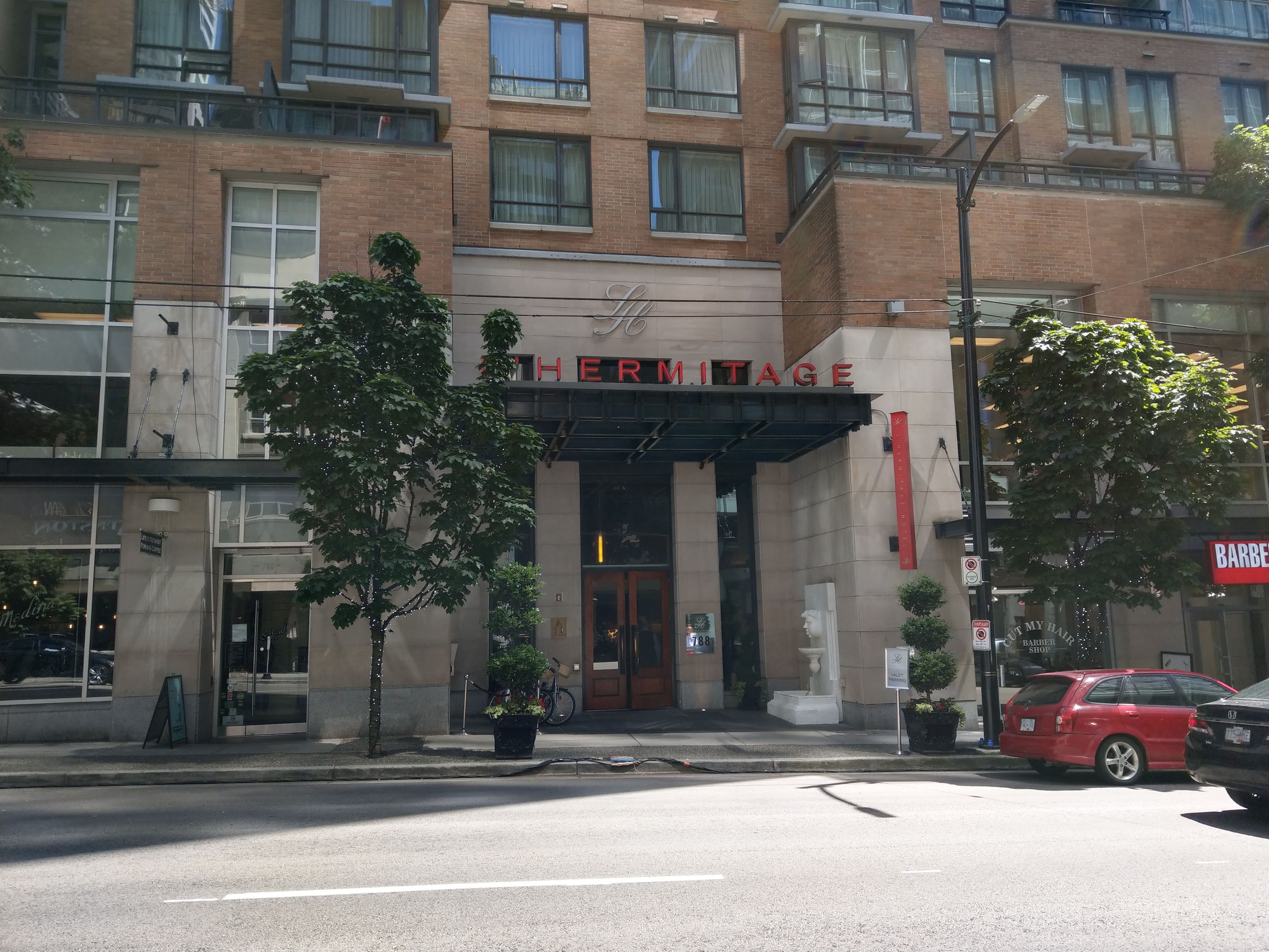 Xl Canada Vancouver L Hermitage Hotel Entrance