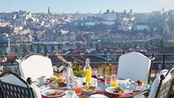 Xl Portugal Porto Hotel The Yeatman Outdoor Breakfast City View