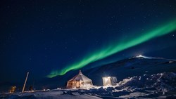 Xl Svalbard Camp Barentz Northern Light Photo Agurtxane Concellon